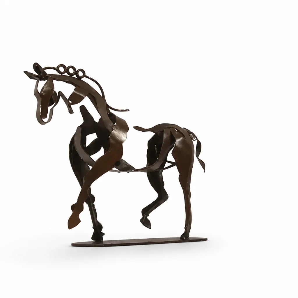 Handgemaakte metalen paardenfiguur in silhouetvorm
